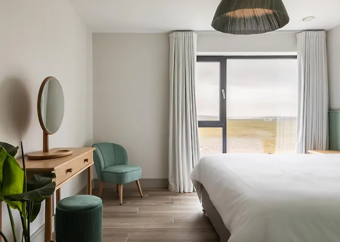 Pollan At Houses, Pollan Bay